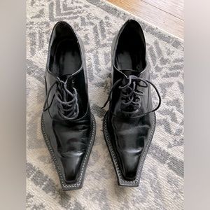 Robert Clergerie Black coated leather tapered toe lace up with geometric heel